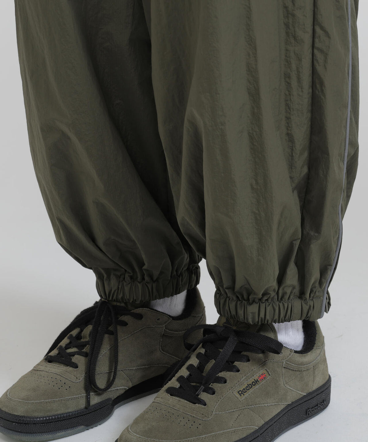 《AVIREX × Reebok》TRAINING PANTS ”MODERN SAGE COLLECTION”