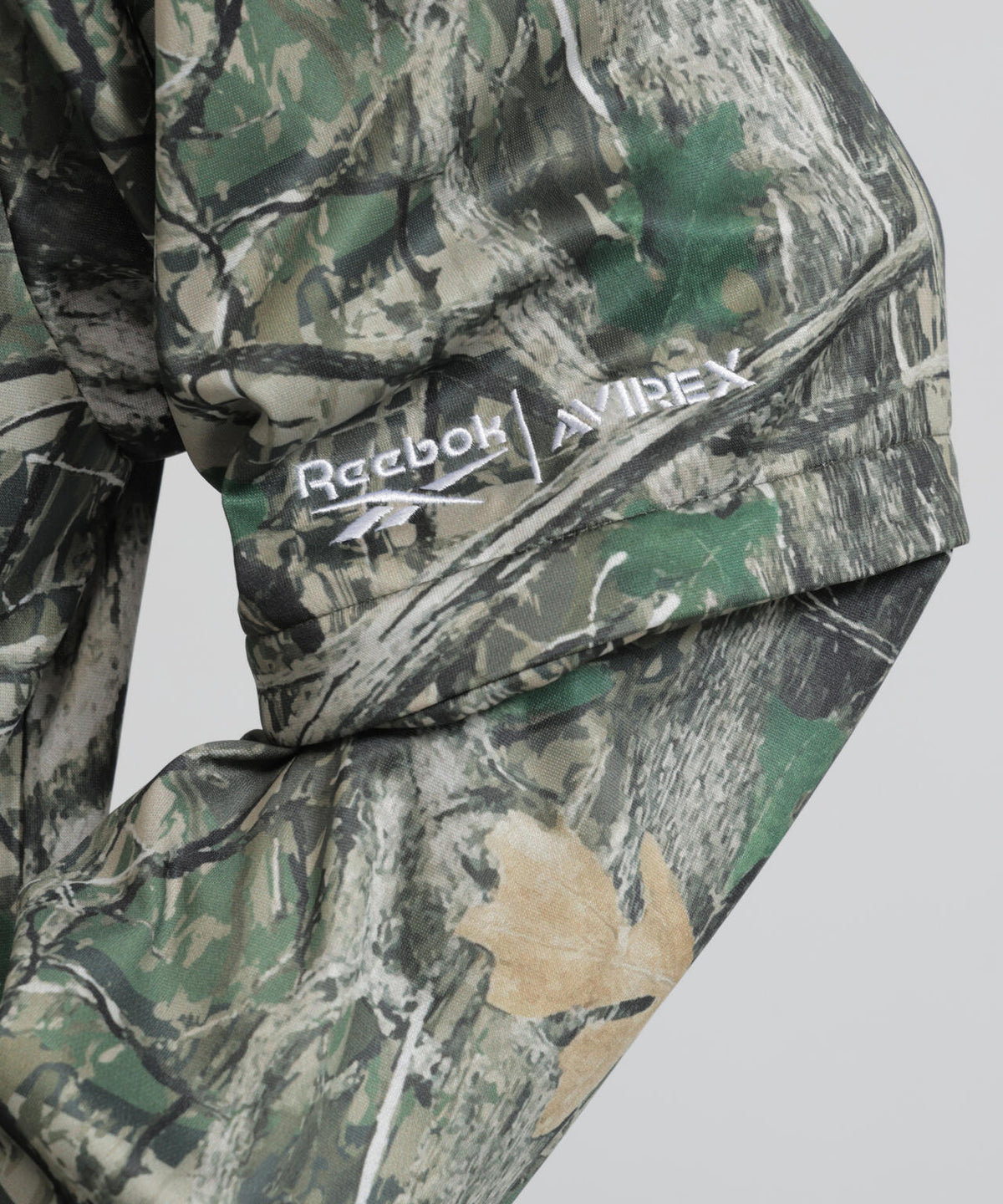 《AVIREX × Reebok》DETACHABLE JERSEY PULLOVER ”MODERN SAGE COLLECTION”
