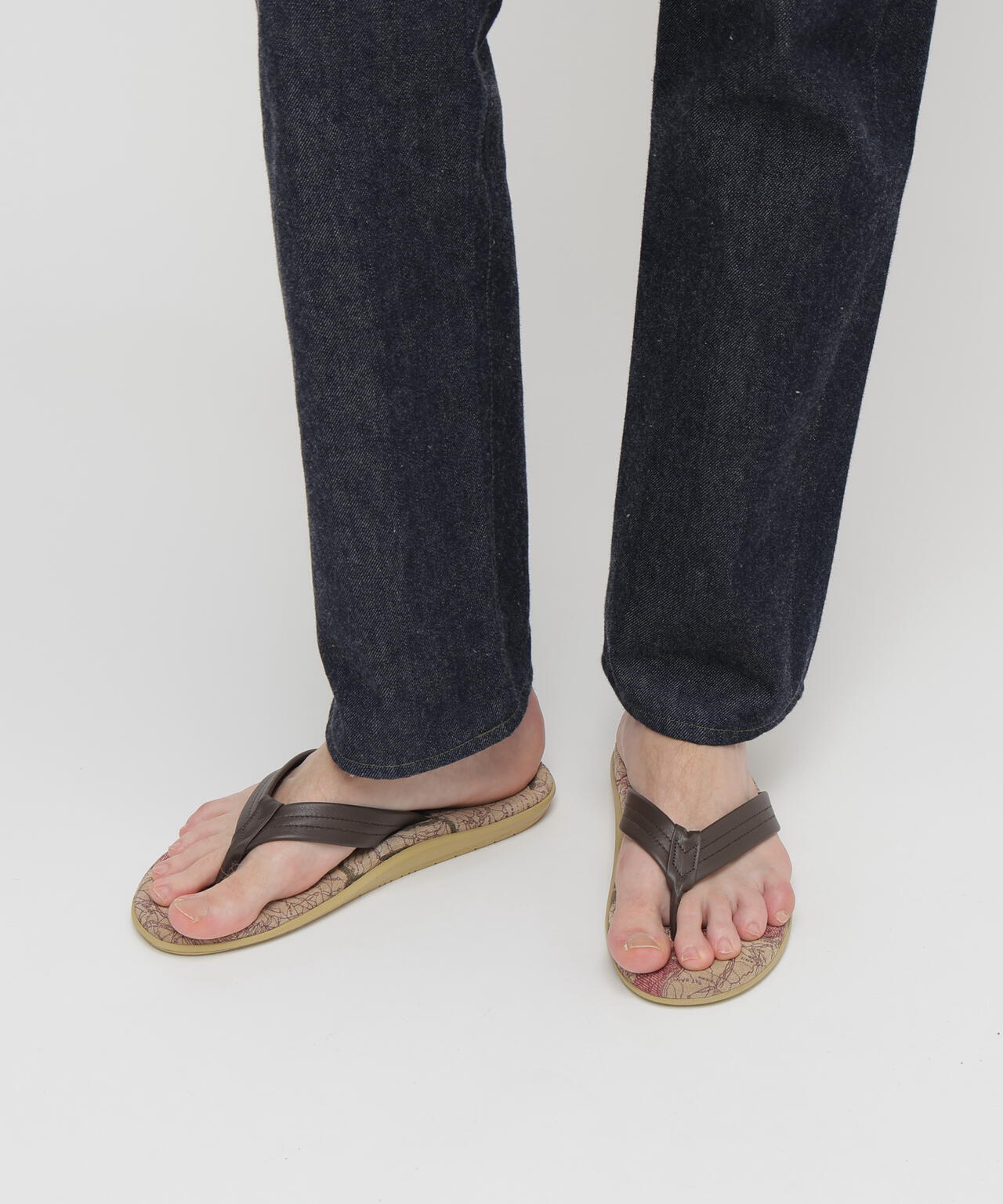 《AVIREX×ISLAND SLIPPER》MAP PATTERN TONG SANDAL