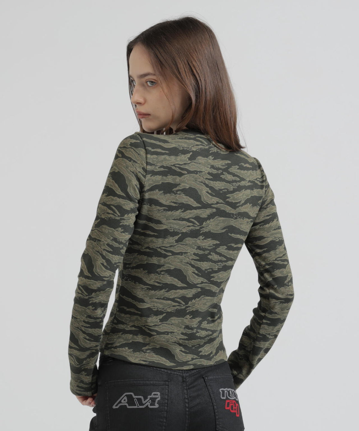 《WEB限定/DAILY/デイリー/WOMAN》RIB CAMO L/S HENLEY NECK T-SHIRT
