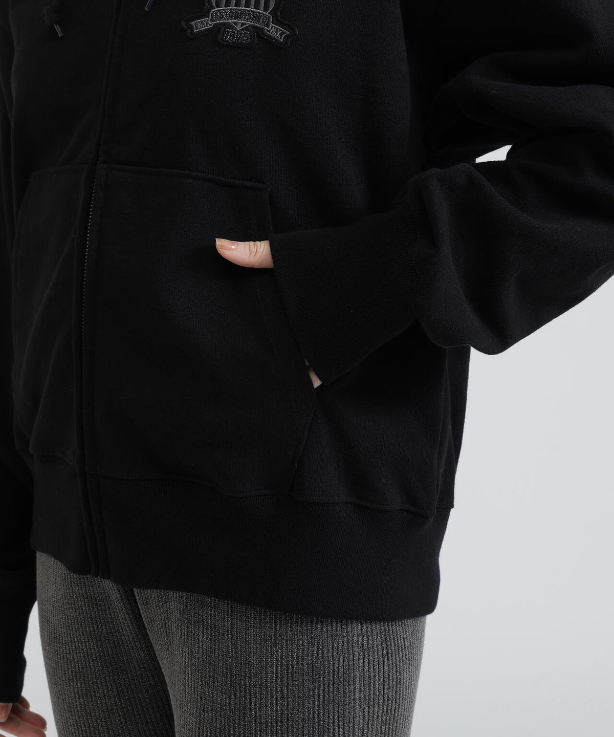 《WOMAN》SIGNATURE VARSITY LOGO ZIP PARKA