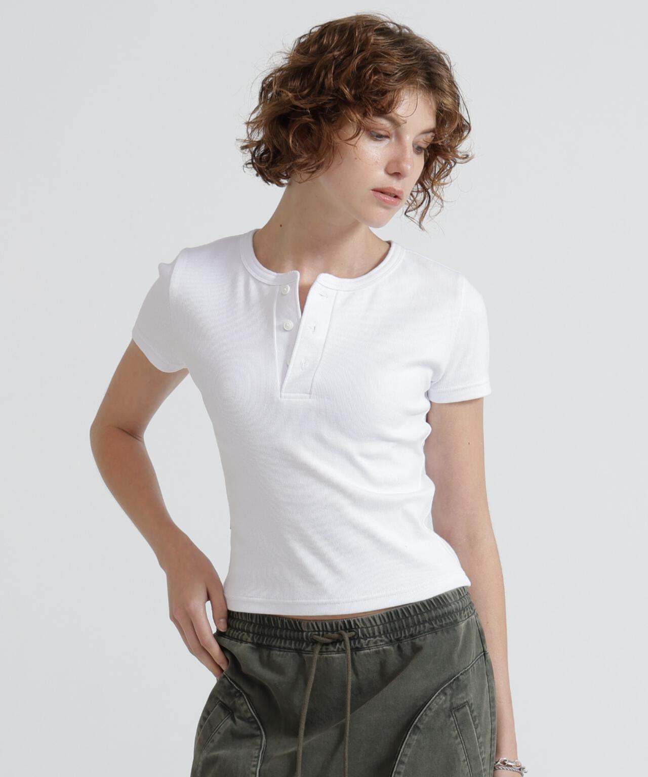 《DAILY/デイリー/WOMAN》 S/S HENLEY NECK T-SHIRT