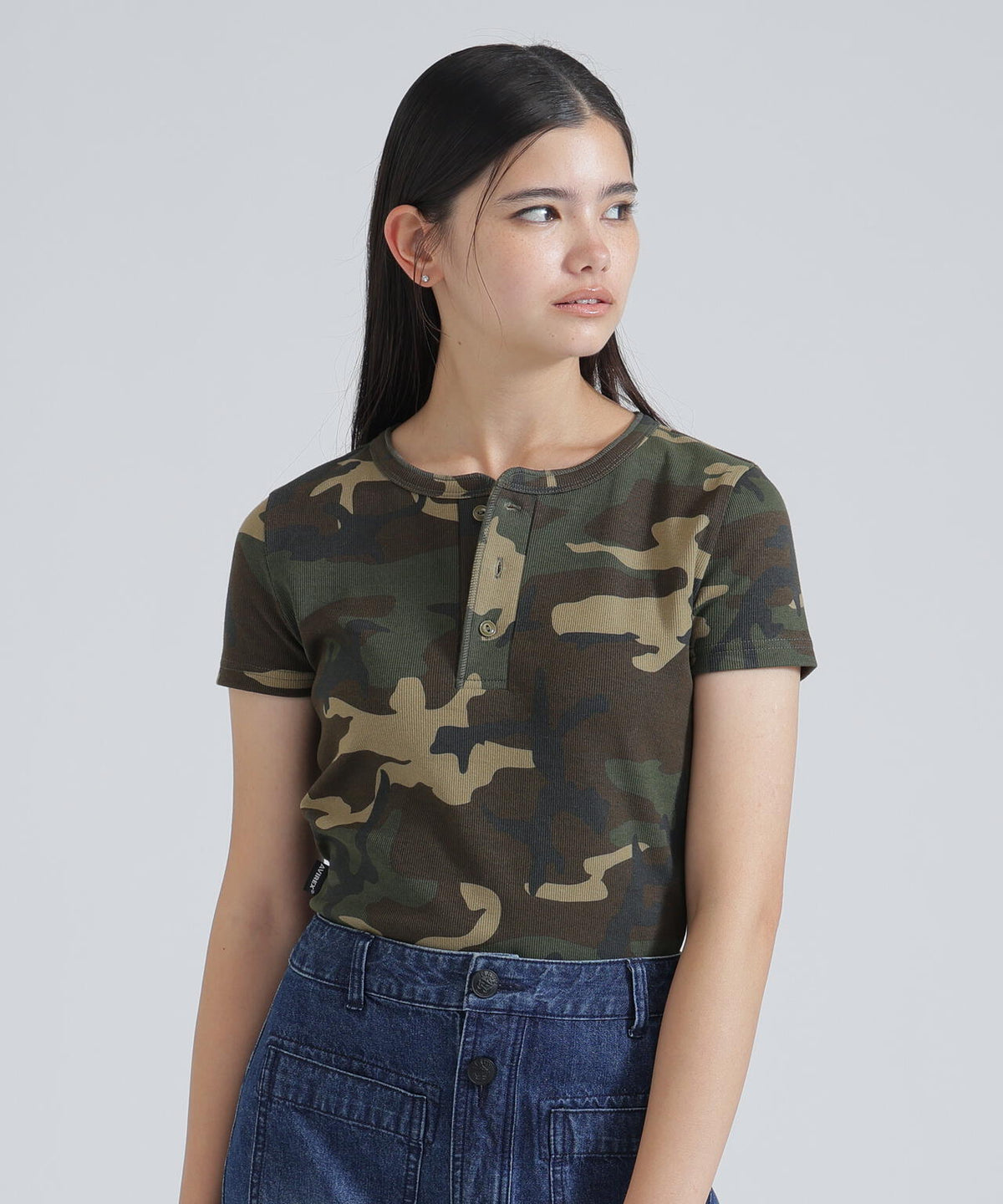 《WEB限定/DAILY/デイリー/WOMAN》RIB CAMO S/S HENLEY NECK T-SHIRT