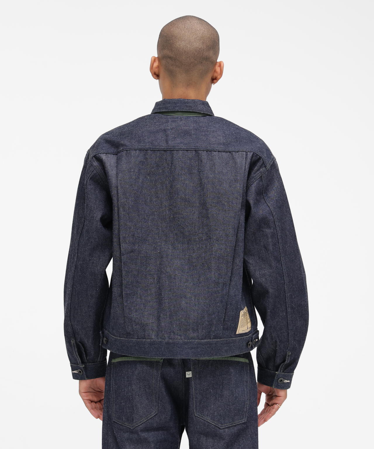 H:178cm C:90cm W:68cm H:94cm 着用サイズ:44