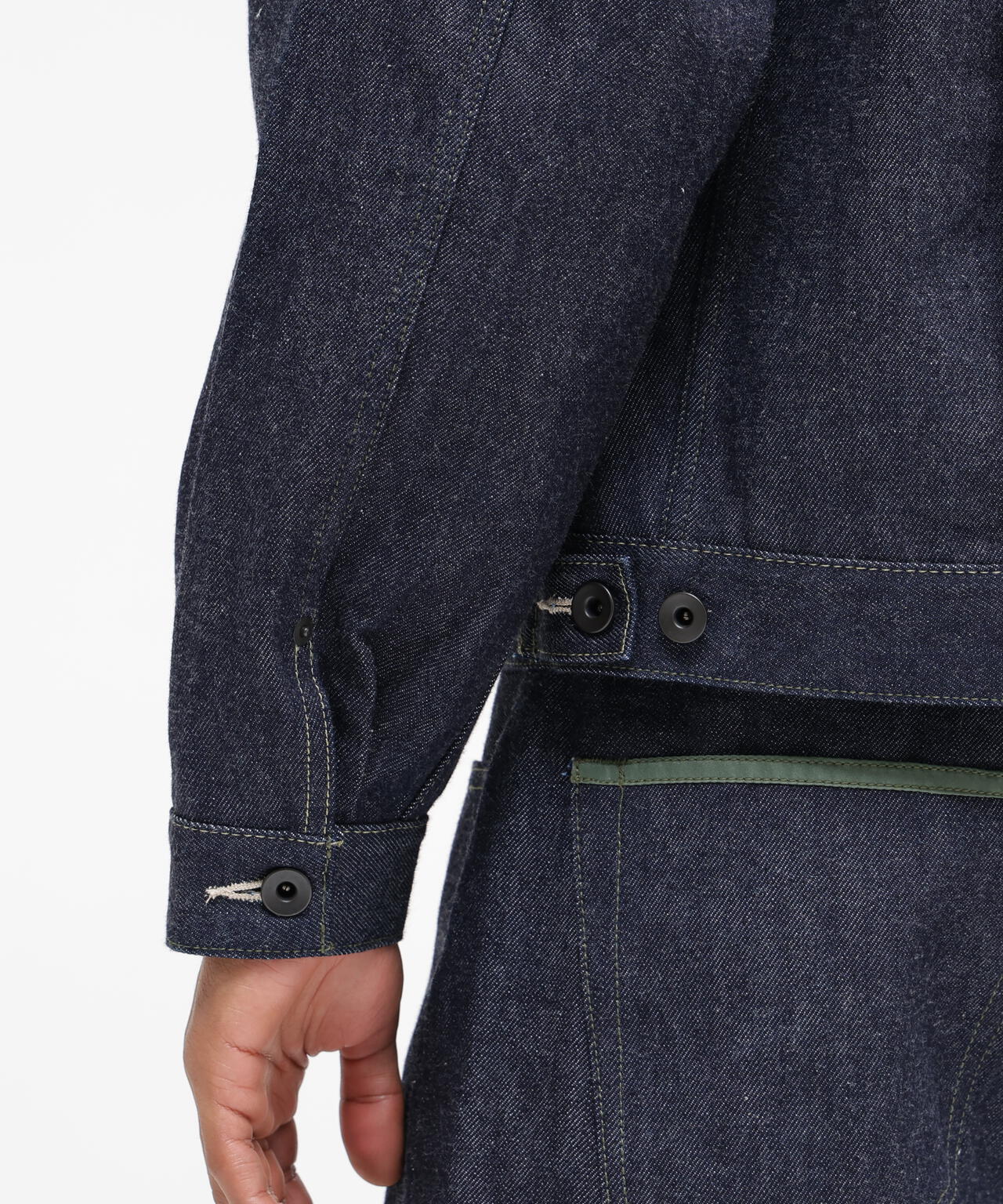 H:178cm C:90cm W:68cm H:94cm 着用サイズ:44