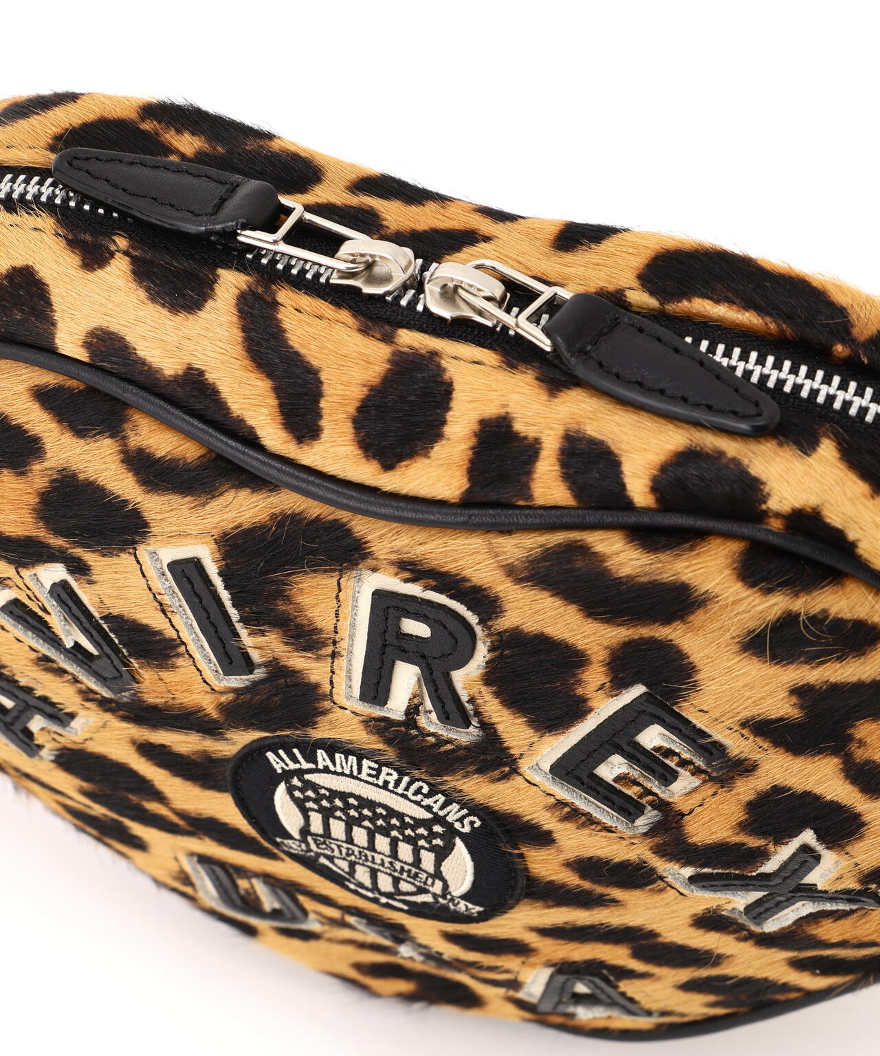 《直営店限定》LX VARSITY LEATHER HEART CHAIN BAG