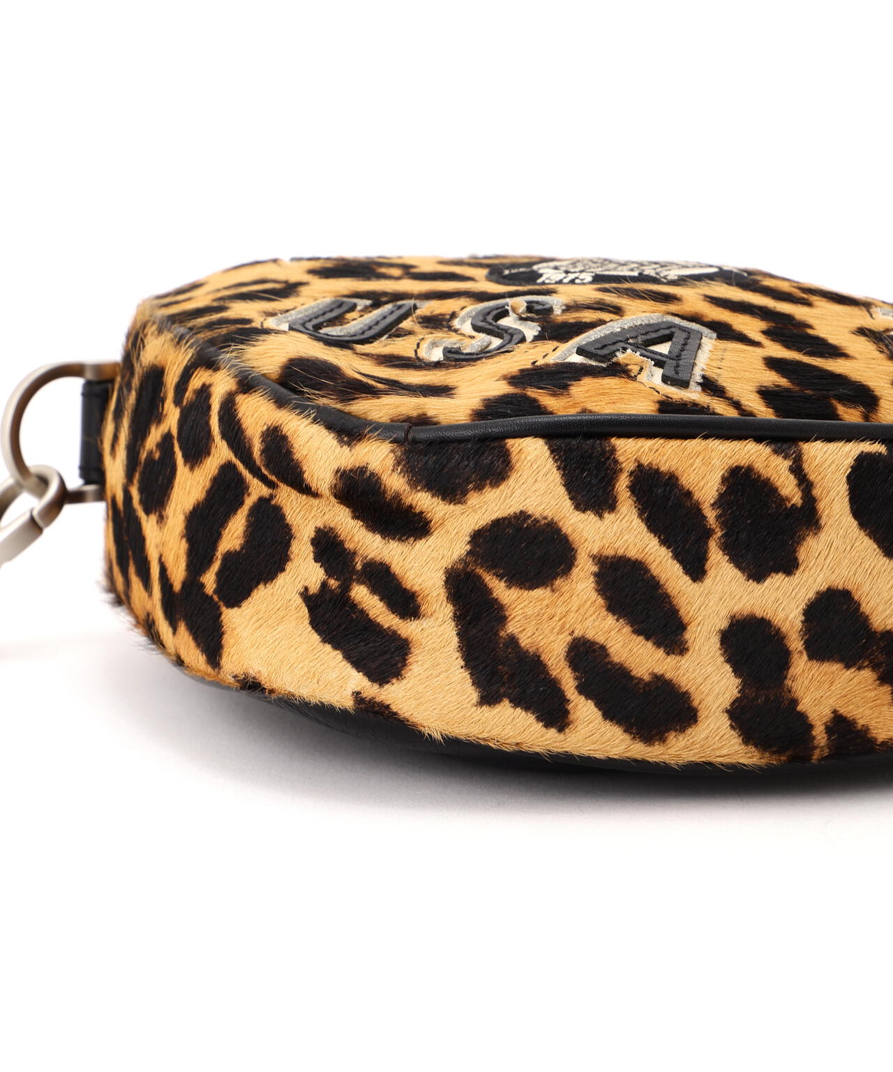 《直営店限定》LX VARSITY LEATHER HEART CHAIN BAG
