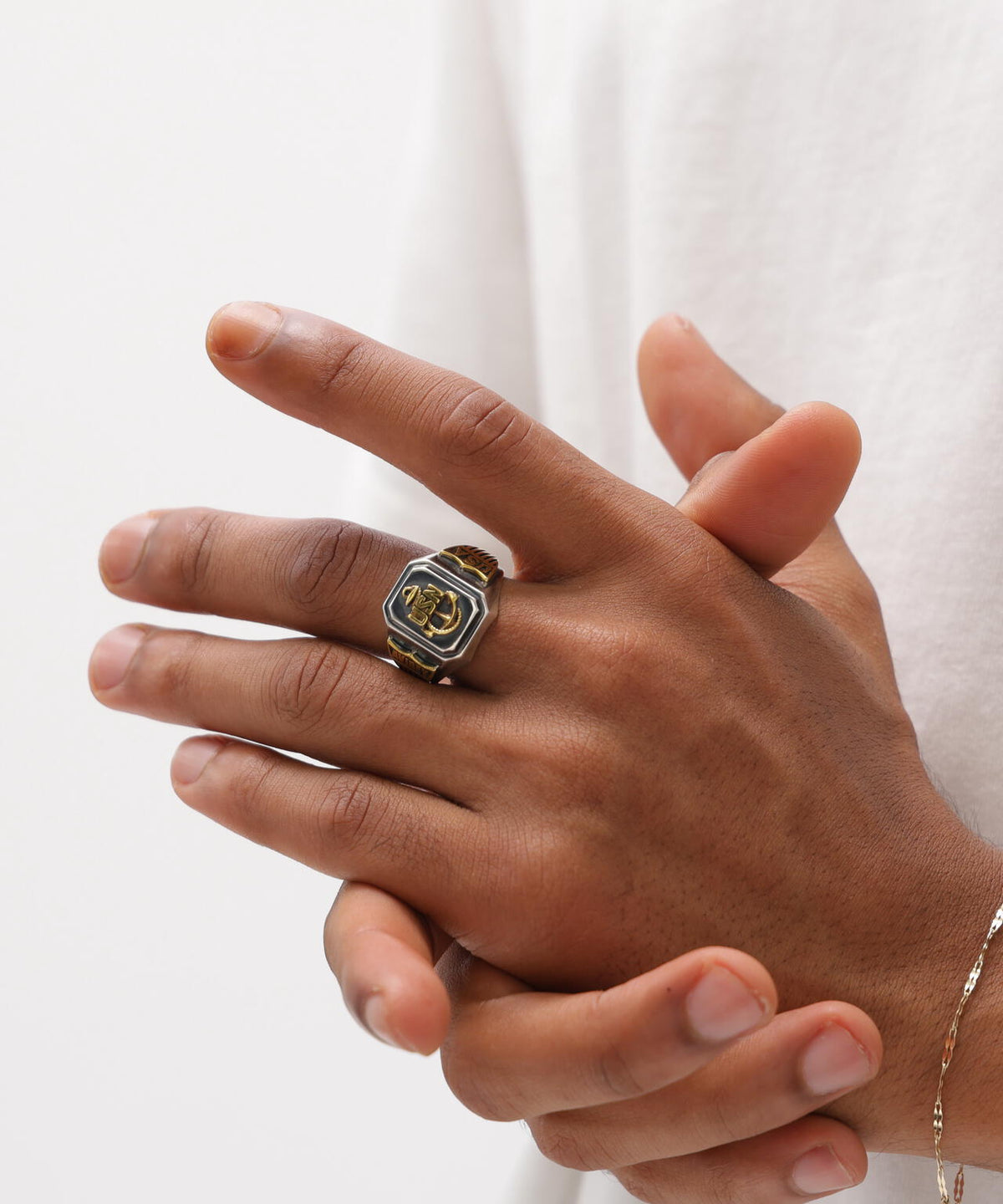 《AVIREX by J.H.M CO.,LTD.》MATERIAL COMBI SIGNET RING ”USN”