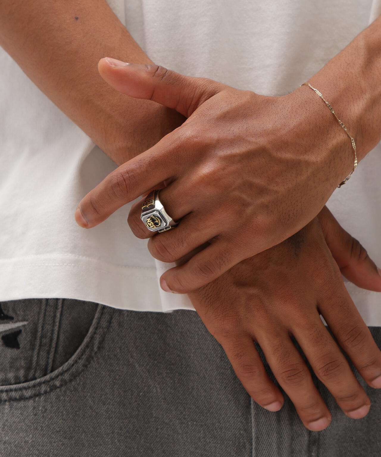 《AVIREX by J.H.M CO.,LTD.》MATERIAL COMBI SIGNET RING ”USN”