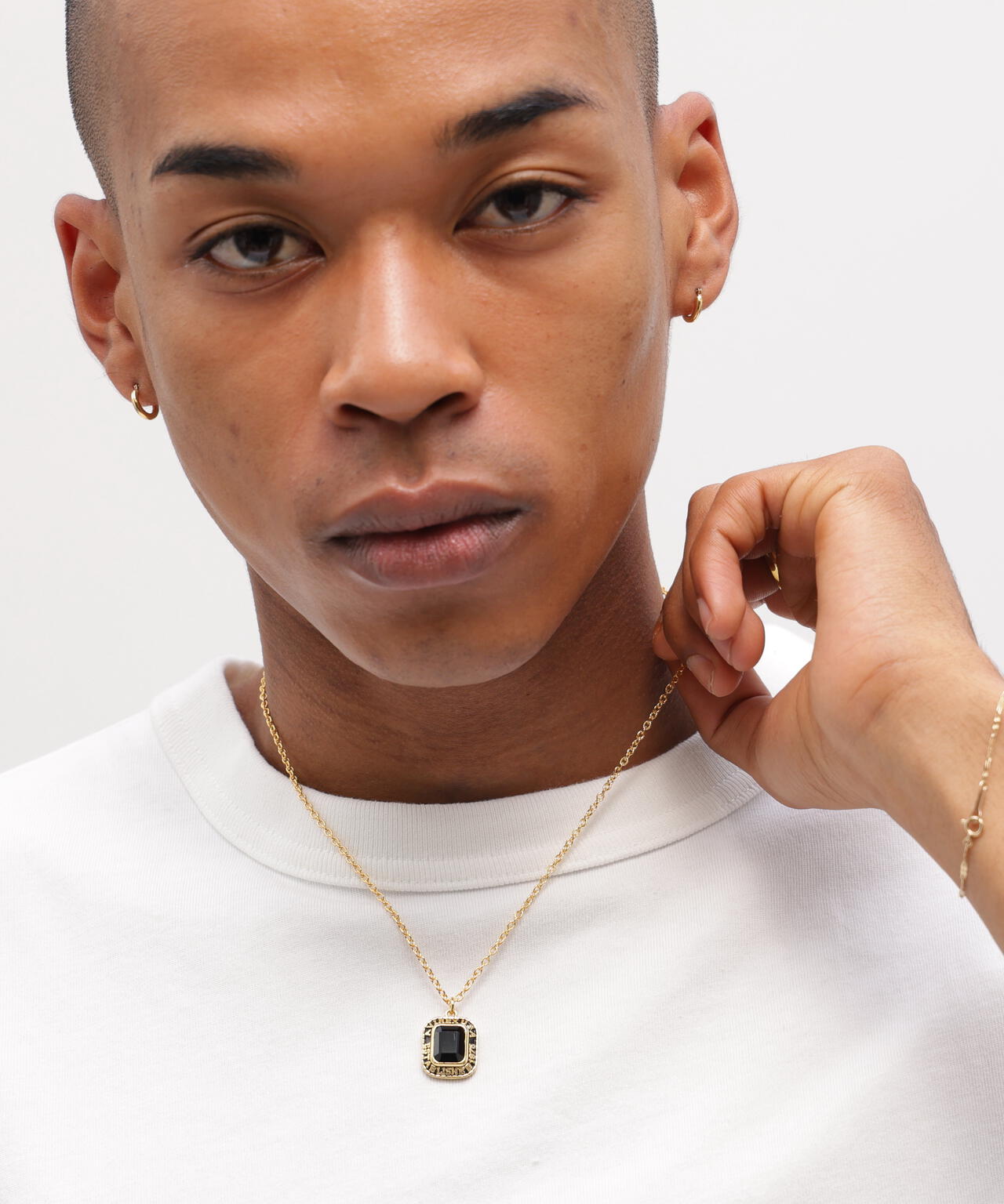 《AVIREX by J.H.M CO.,LTD.》BLASS COLLEGE NECKLACE WITH ONYX ”USN”
