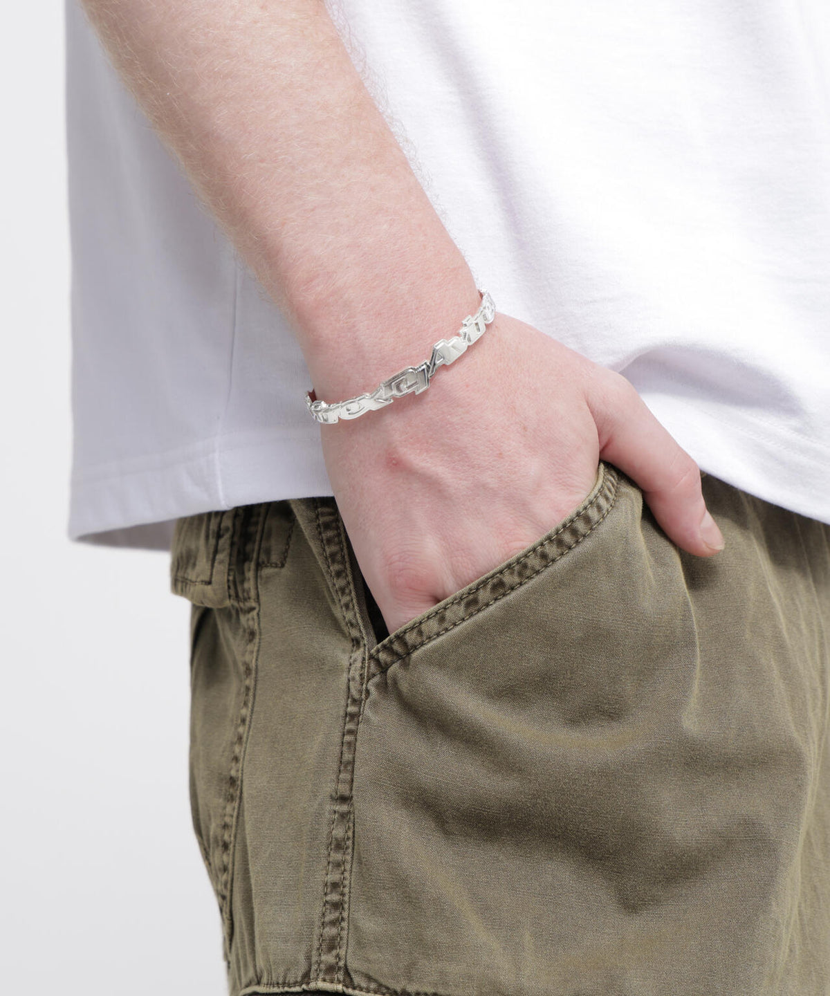 《AVIREX by J.H.M CO.,LTD.》GOALERS SIGNATURE LOGO BANGLE