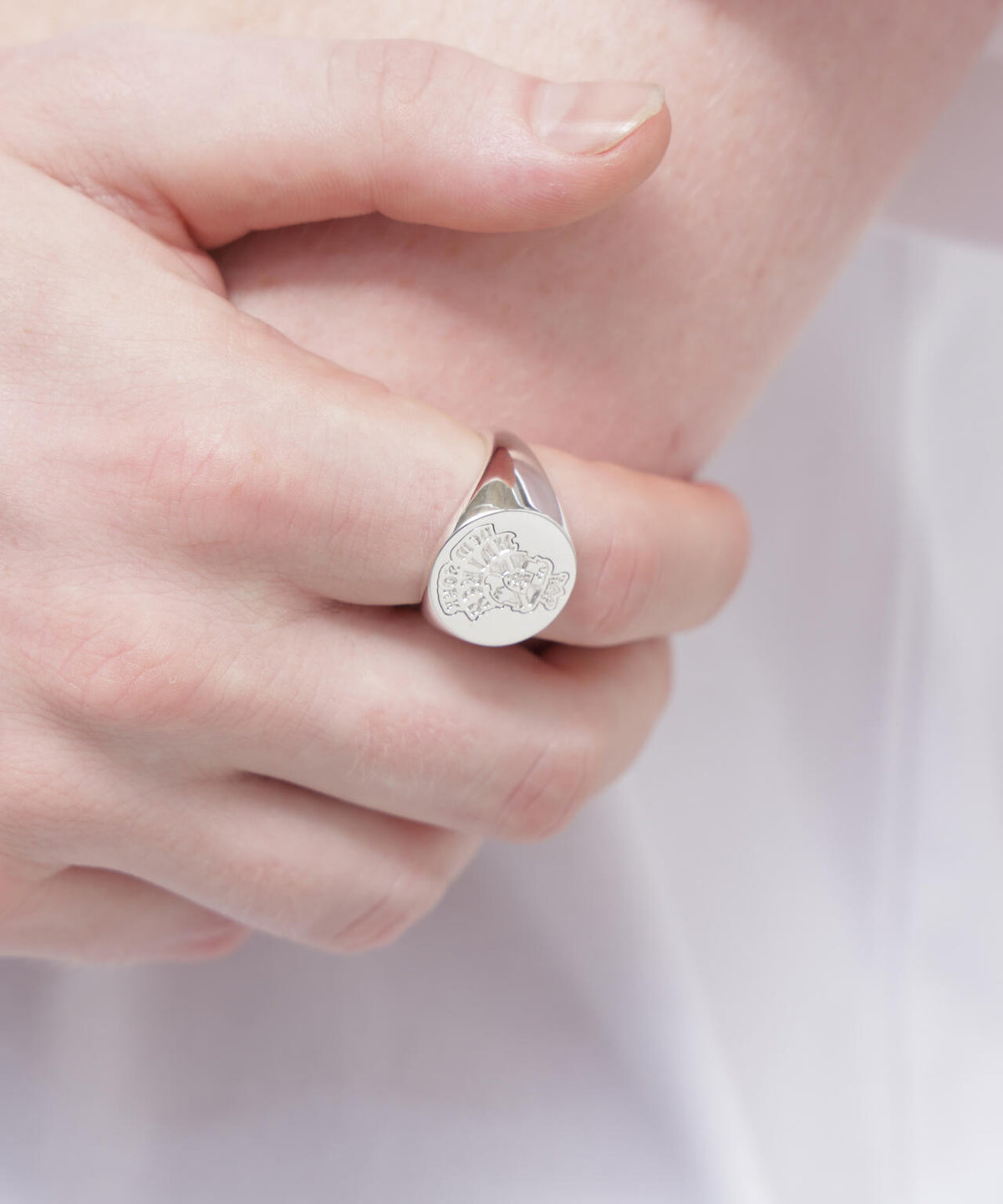 《AVIREX by J.H.M CO.,LTD.》VARSITY ARCHIVES CROWN & LION SIGNET RING
