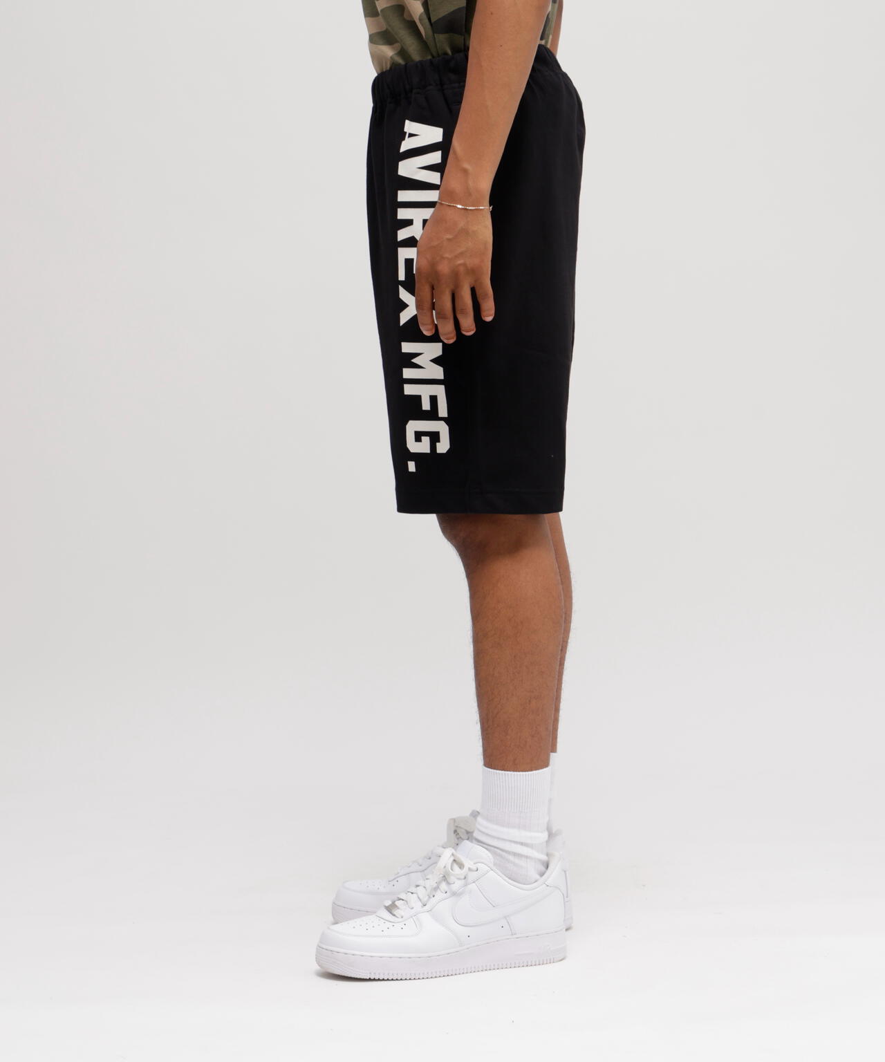 《WEB&DEPOT限定》VERTICAL LOGO SHORT PANTS / 縦ロゴ ショーツ AVIREX/