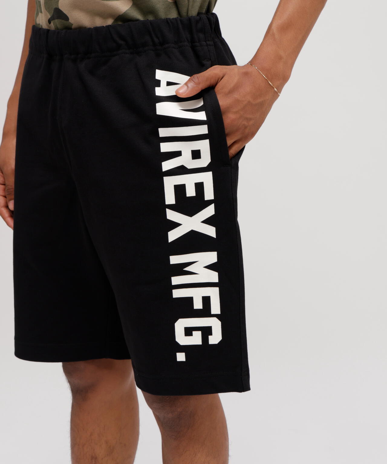 《WEB&DEPOT限定》VERTICAL LOGO SHORT PANTS / 縦ロゴ ショーツ AVIREX/