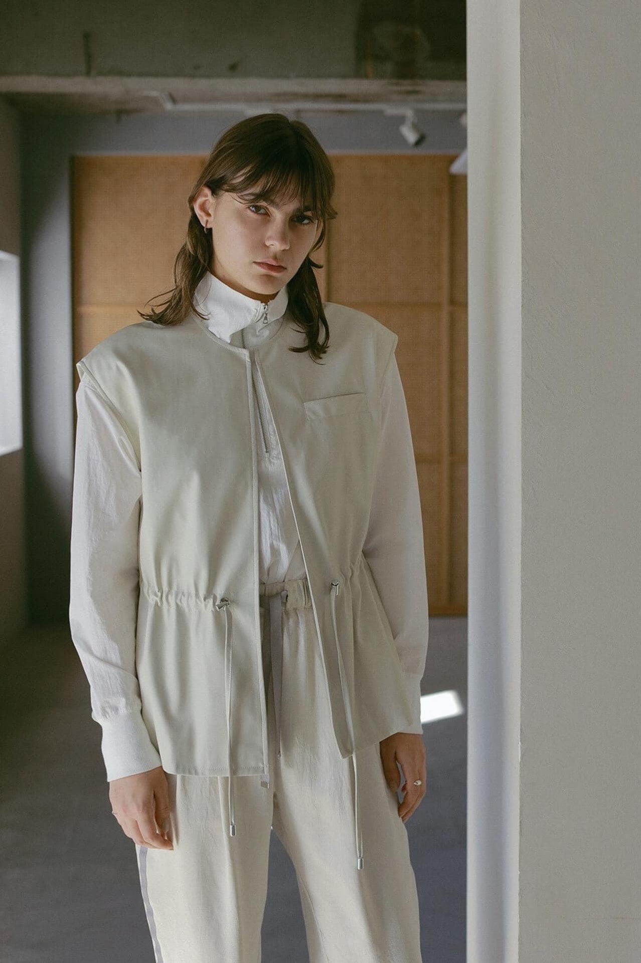 MANOF/マノフ/VEGAN LEATHER DRAWSTRING VEST