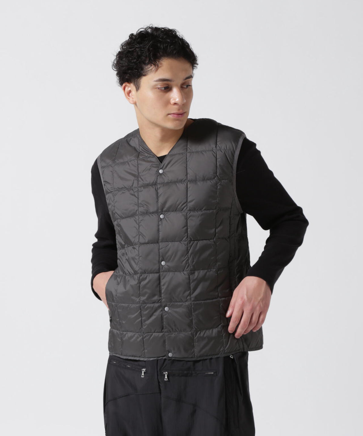 TAION/タイオン/【UNISEX】V NECK BUTTON DOWN VEST