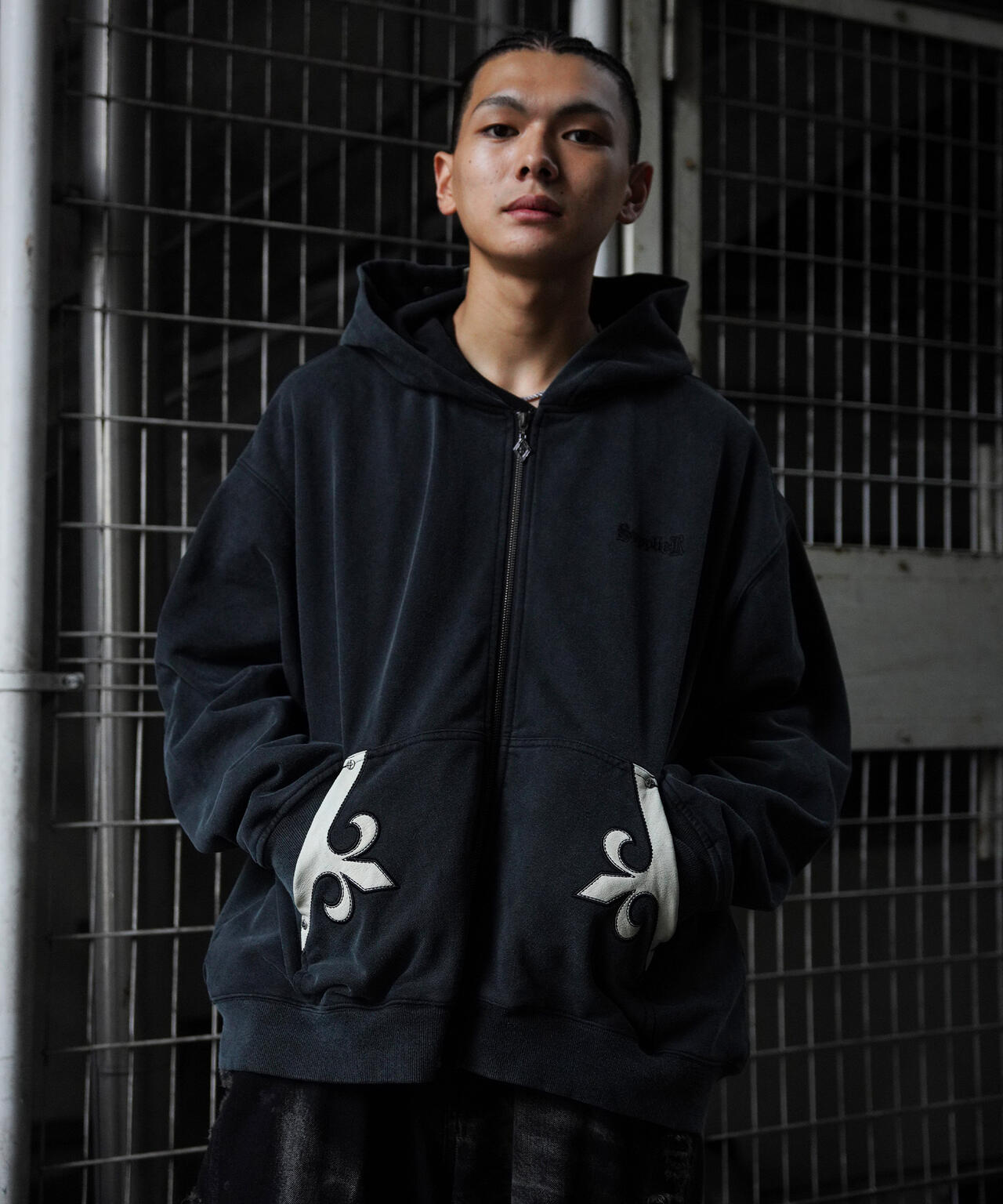 SUPPLIER/【LHP EXCLUSIVE】FLEUR LEATHER PATCH ZIP HOODIE