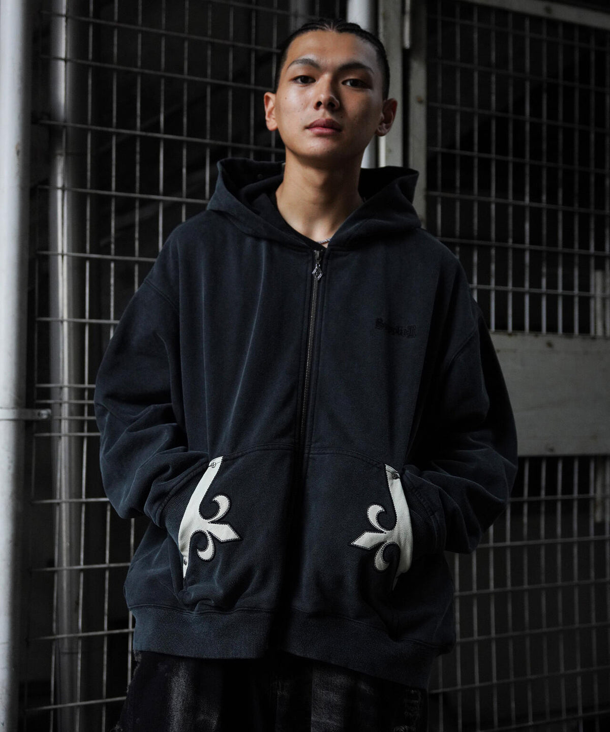 SUPPLIER/【LHP EXCLUSIVE】FLEUR LEATHER PATCH ZIP HOODIE