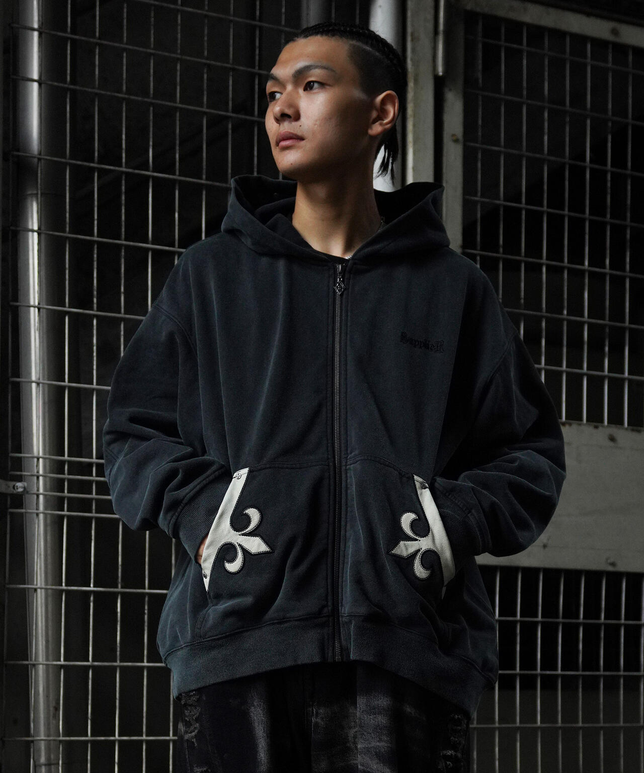 SUPPLIER/【LHP EXCLUSIVE】FLEUR LEATHER PATCH ZIP HOODIE