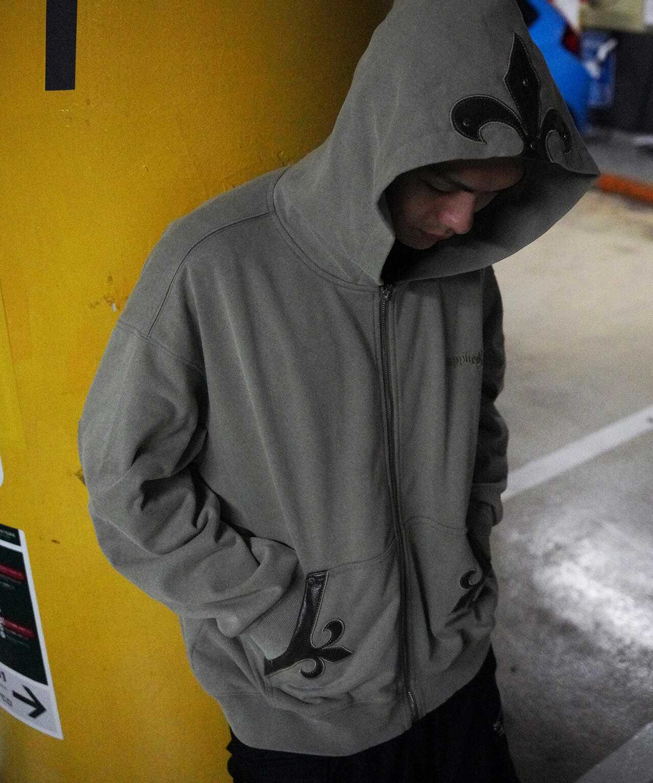 SUPPLIER/【LHP EXCLUSIVE】FLEUR LEATHER PATCH ZIP HOODIE