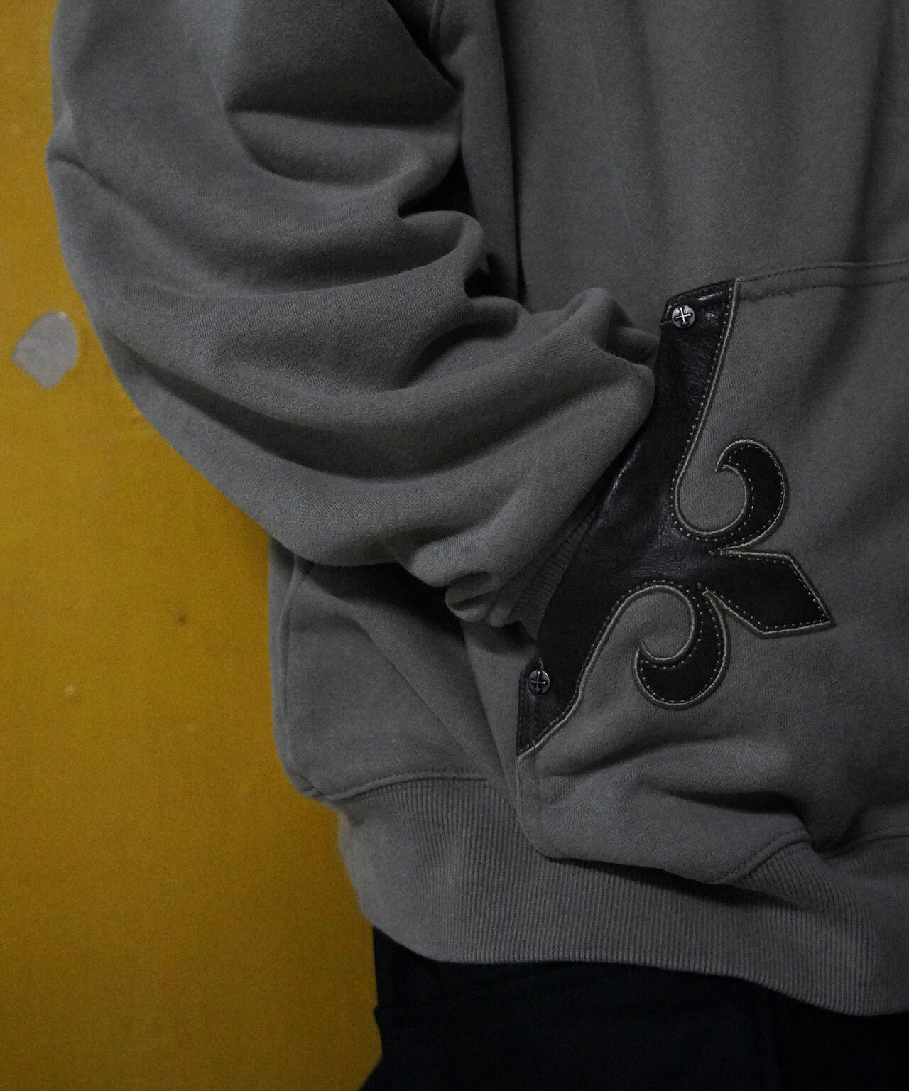 SUPPLIER/【LHP EXCLUSIVE】FLEUR LEATHER PATCH ZIP HOODIE
