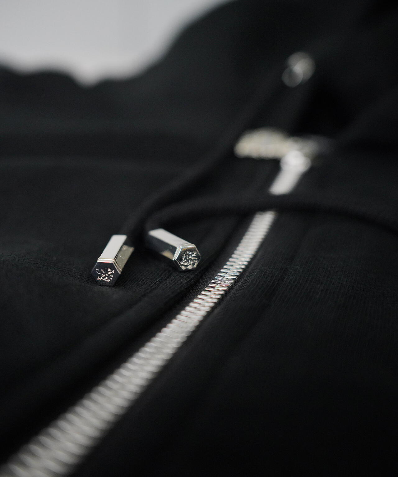 SUPPLIER【LHP WEB限定】CROSS ZIP HOODIE