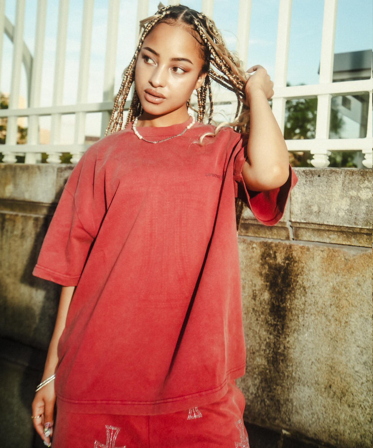 UNKNOWNLONDON/アンノウンロンドン/OUTLINE CROSS RHINESTONE T