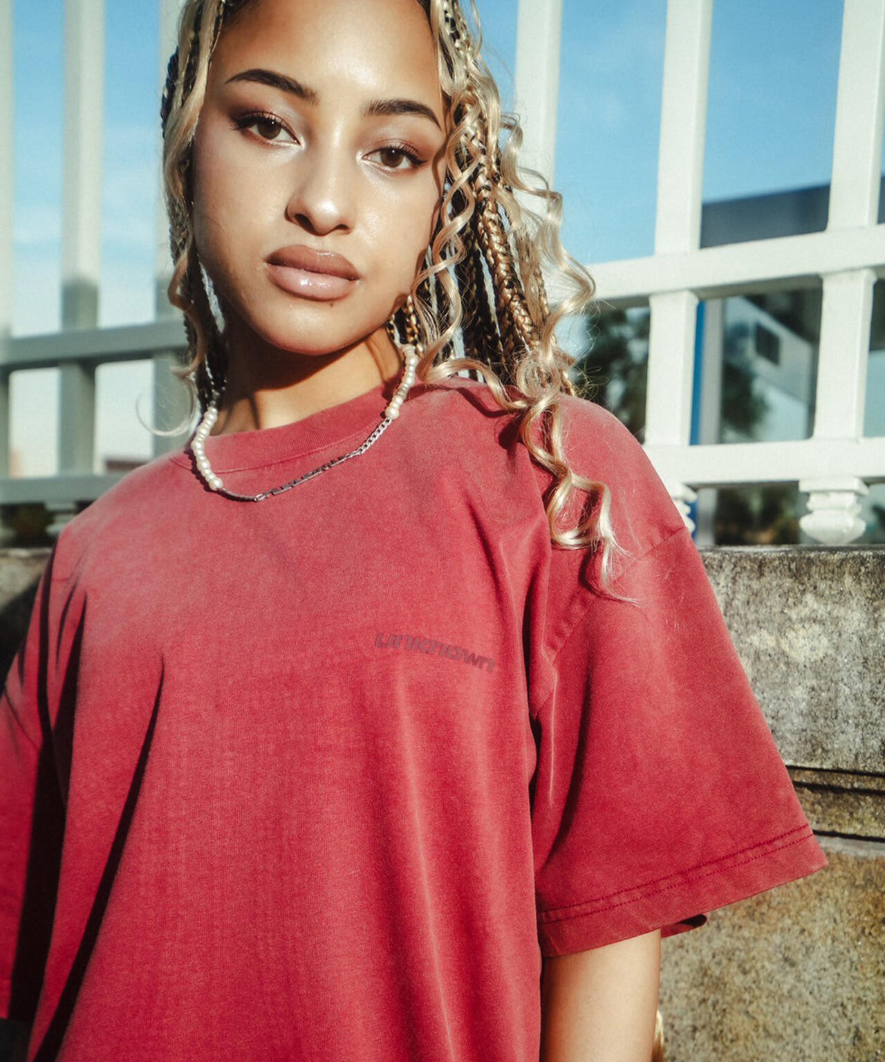 UNKNOWNLONDON/アンノウンロンドン/OUTLINE CROSS RHINESTONE T