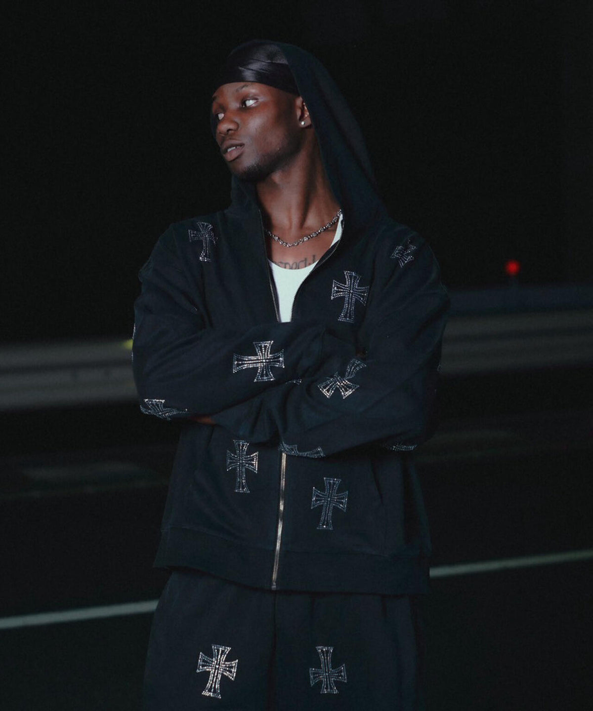 UNKNOWNLONDON/アンノウンロンドン/OUTLINE RHINESTONE HOODIE