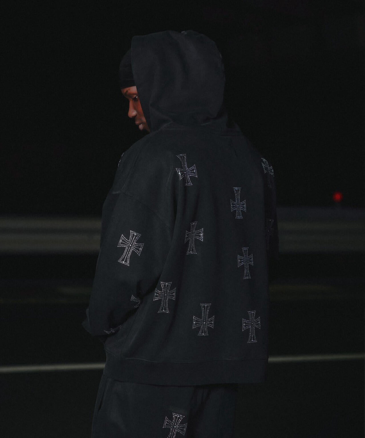 UNKNOWNLONDON/アンノウンロンドン/OUTLINE RHINESTONE HOODIE