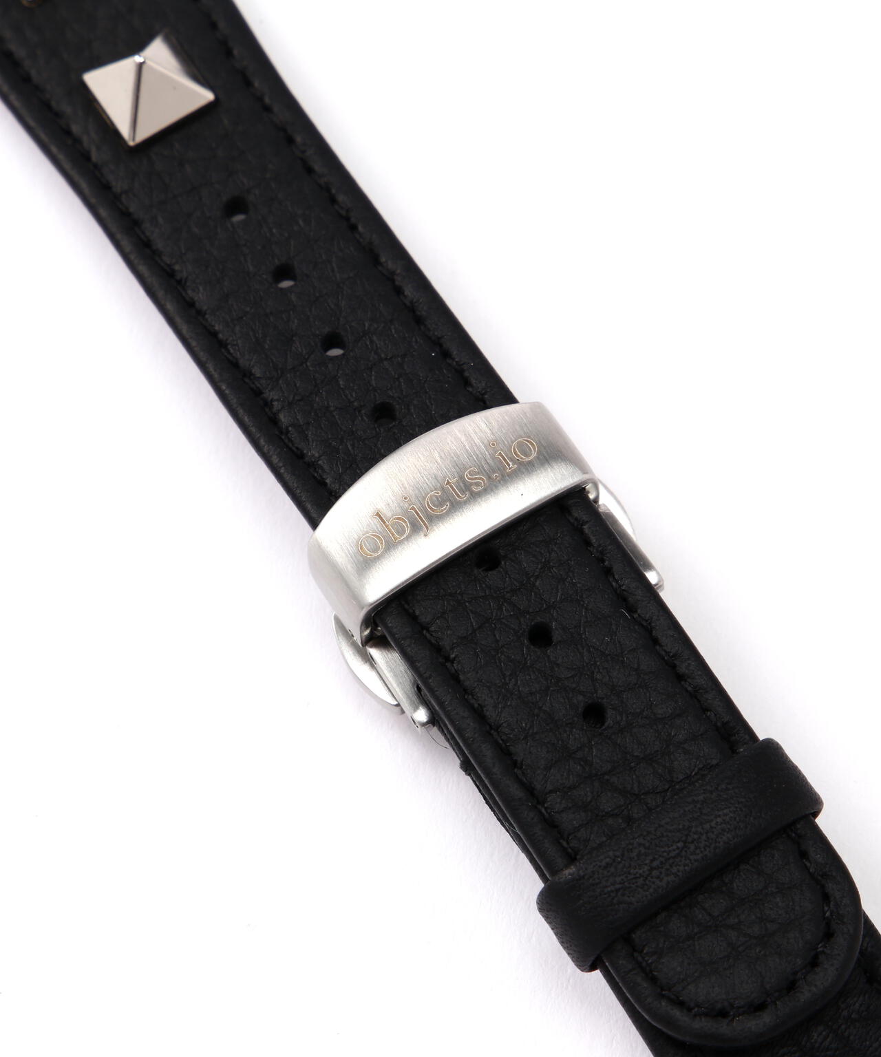 objcts.io/オブジェクツアイオー/LEATHER HYBRID BAND SILVER STUDS - Apple Watch