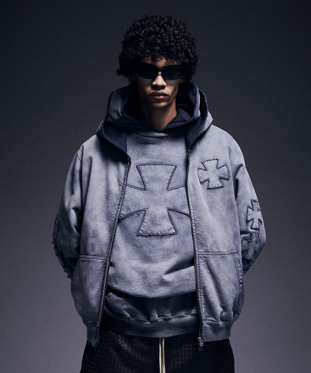 DankeSchon/ダンケシェーン/SPRAY PIGMENT SWEAT CREWNECK IRON