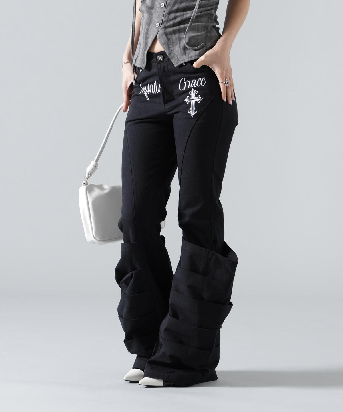 MAVYTH/メヴィス/CROSS FLARE TUCK PANTS