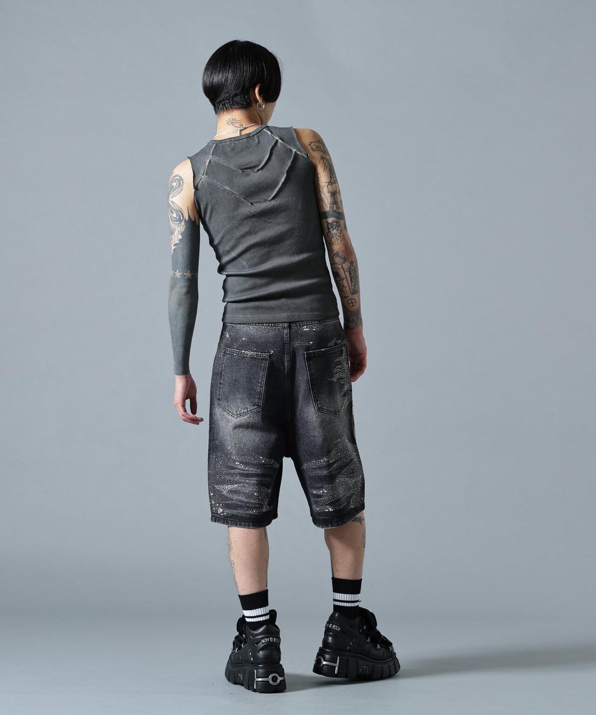180cm B:87 W:66 H:84 着用サイズ:L