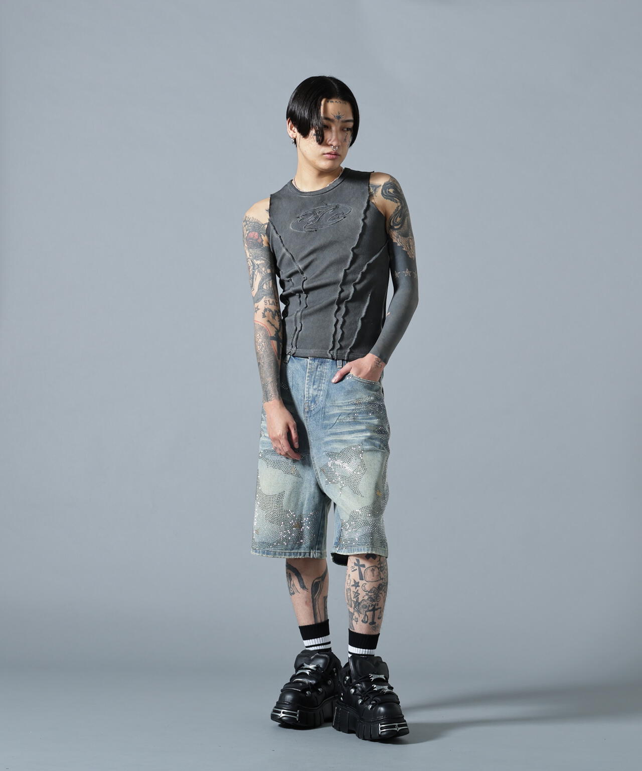 180cm B:87 W:66 H:84 着用サイズ:L