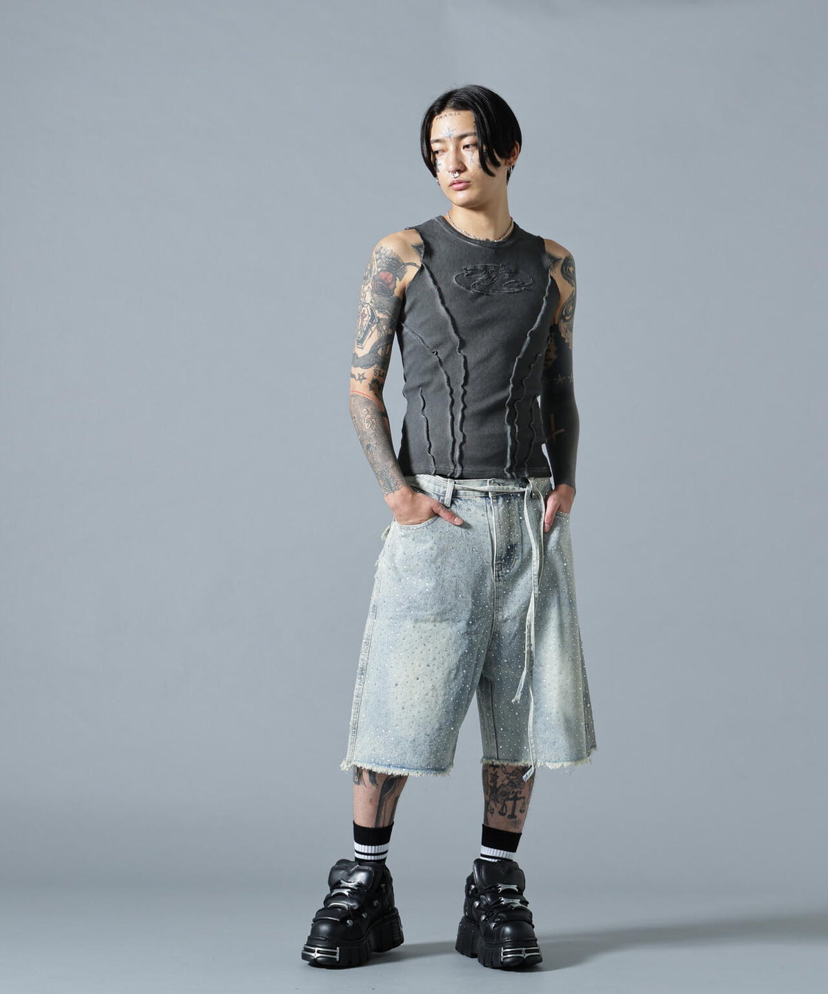 180cm B:87 W:66 H:84 着用サイズ:L