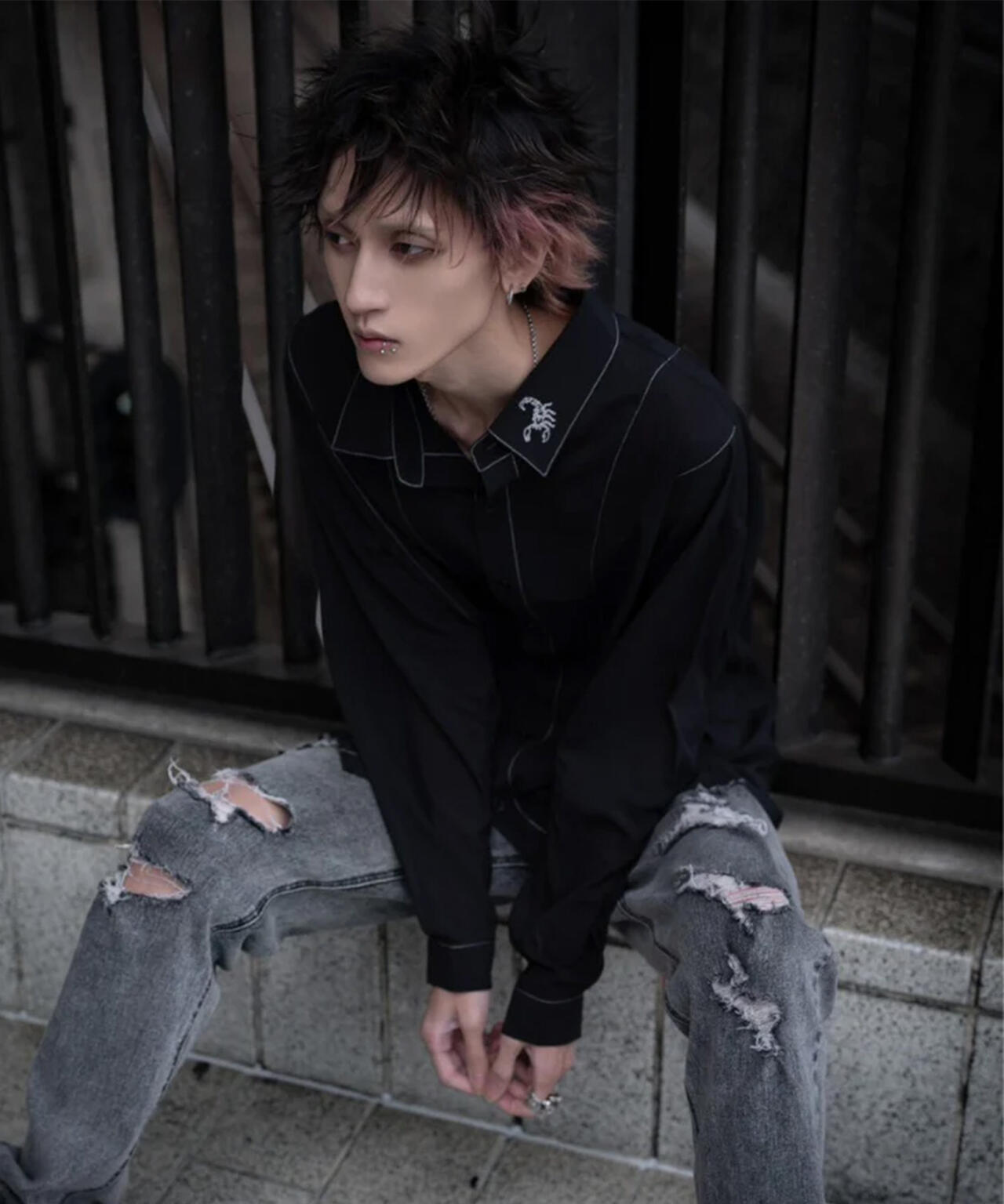 gibous/ギボス/Sheer Stitch Scorpion Shirt