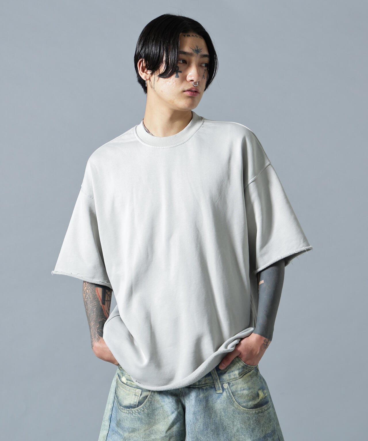 180cm B:87 W:66 H:84 着用サイズ:L