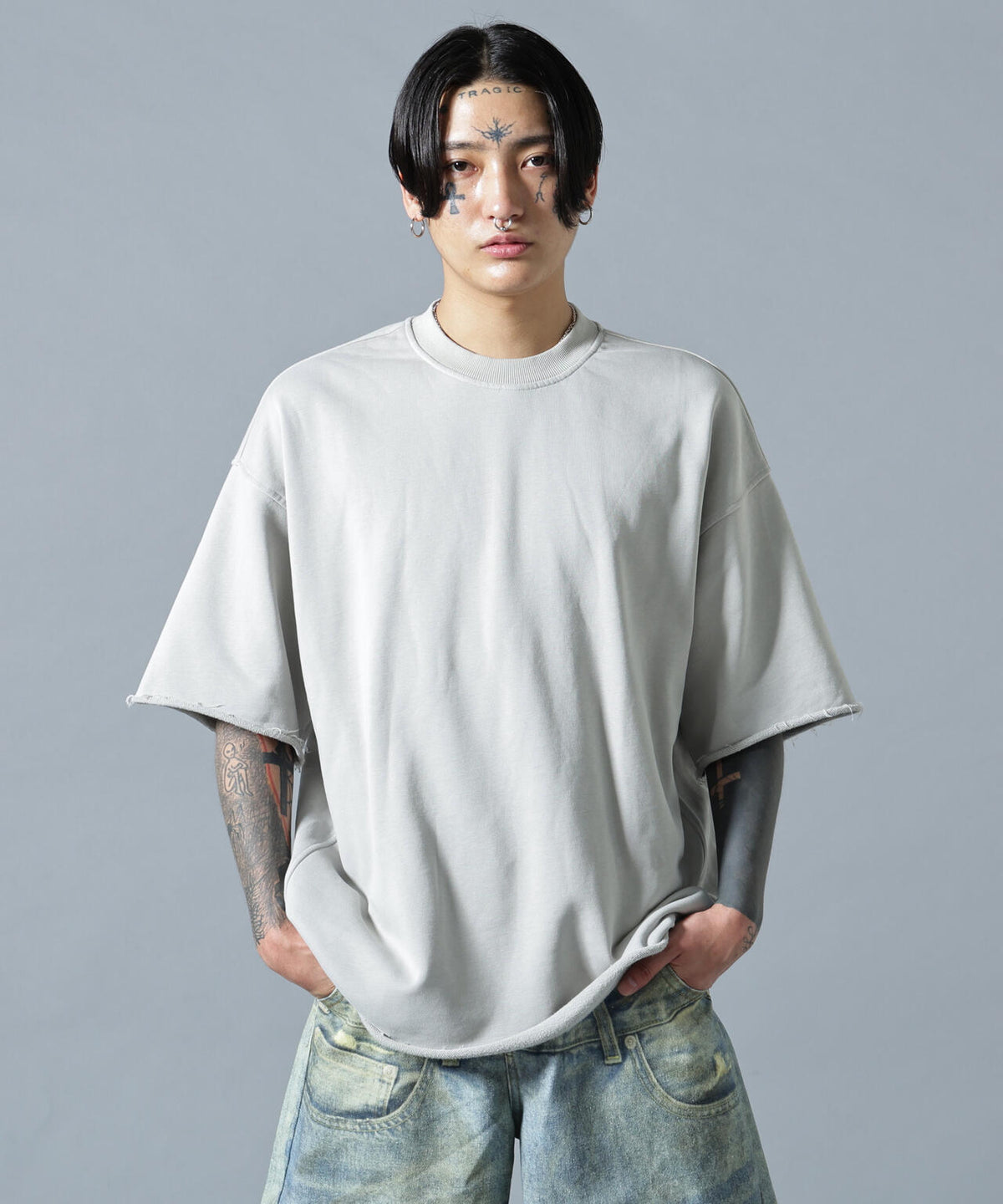180cm B:87 W:66 H:84 着用サイズ:L