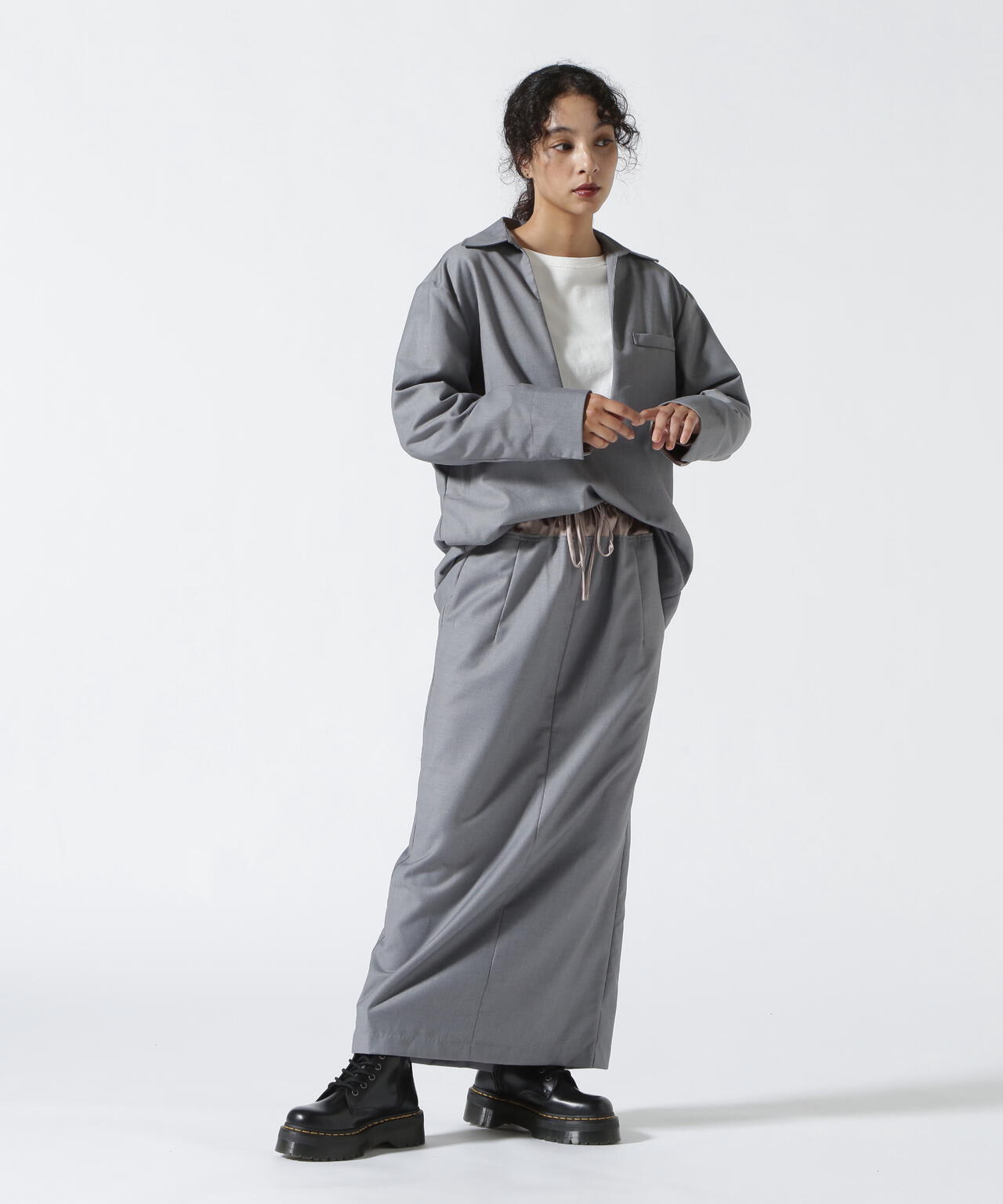 DROIT BELLO(ドロイトベロ)深Vネックスーツライクシャツ