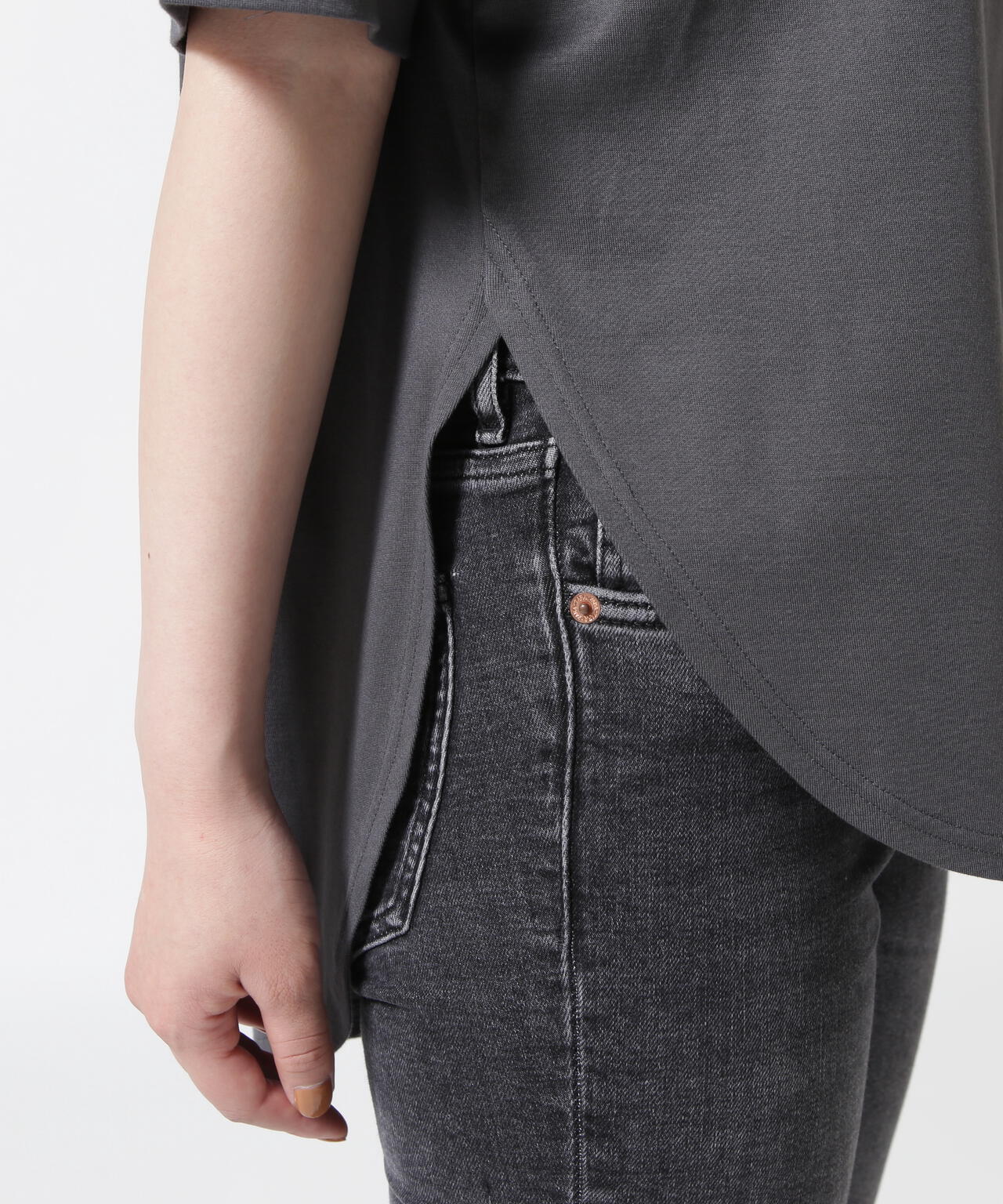 UJOH(ウジョー) 別注Curve Hem Half Sleeve Tシャツ