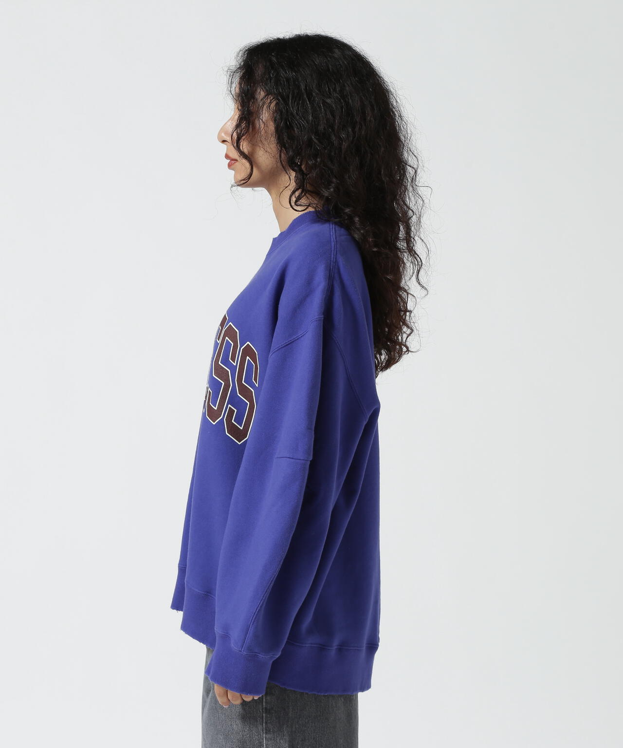 NOUNLESS(ナウンレス)別注COLLEGE LOGO OVER SWEAT