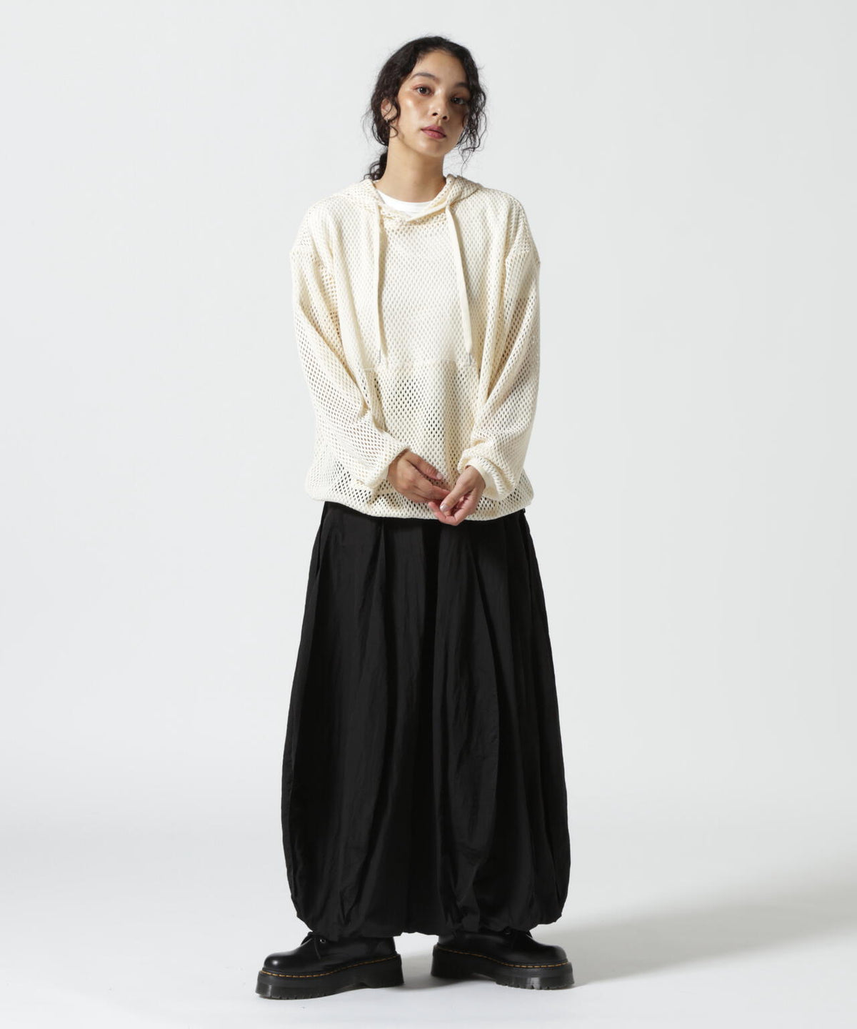 YENN (イエン)MESH LACE HOODIEプルオーバー