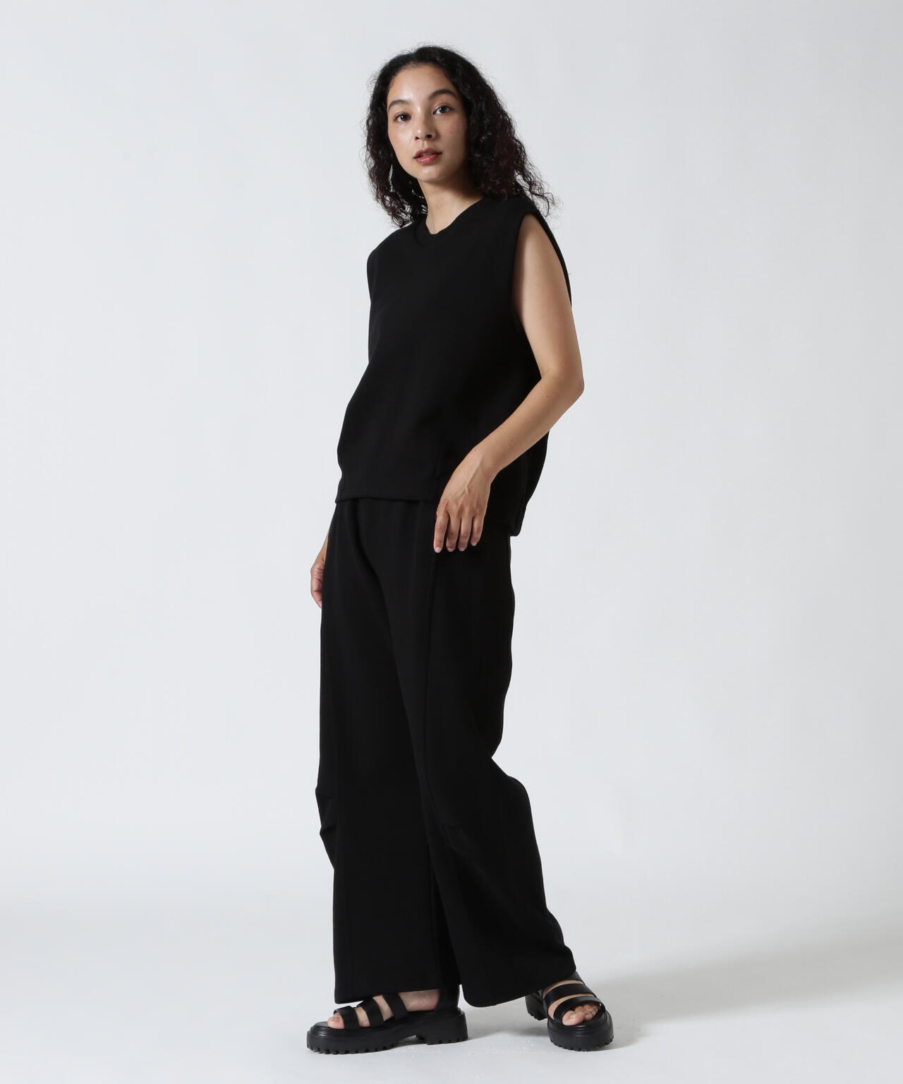 YENN(イエン)KNEE TUCK SWEAT PT /Y253-31078