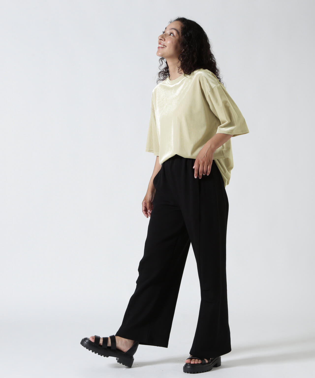 YENN(イエン)KNEE TUCK SWEAT PT /Y253-31078