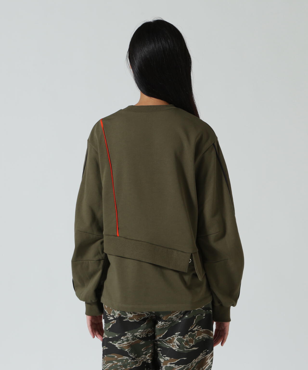 AULA AILA(アウラ アイラ)別注パイピングプルオーバー