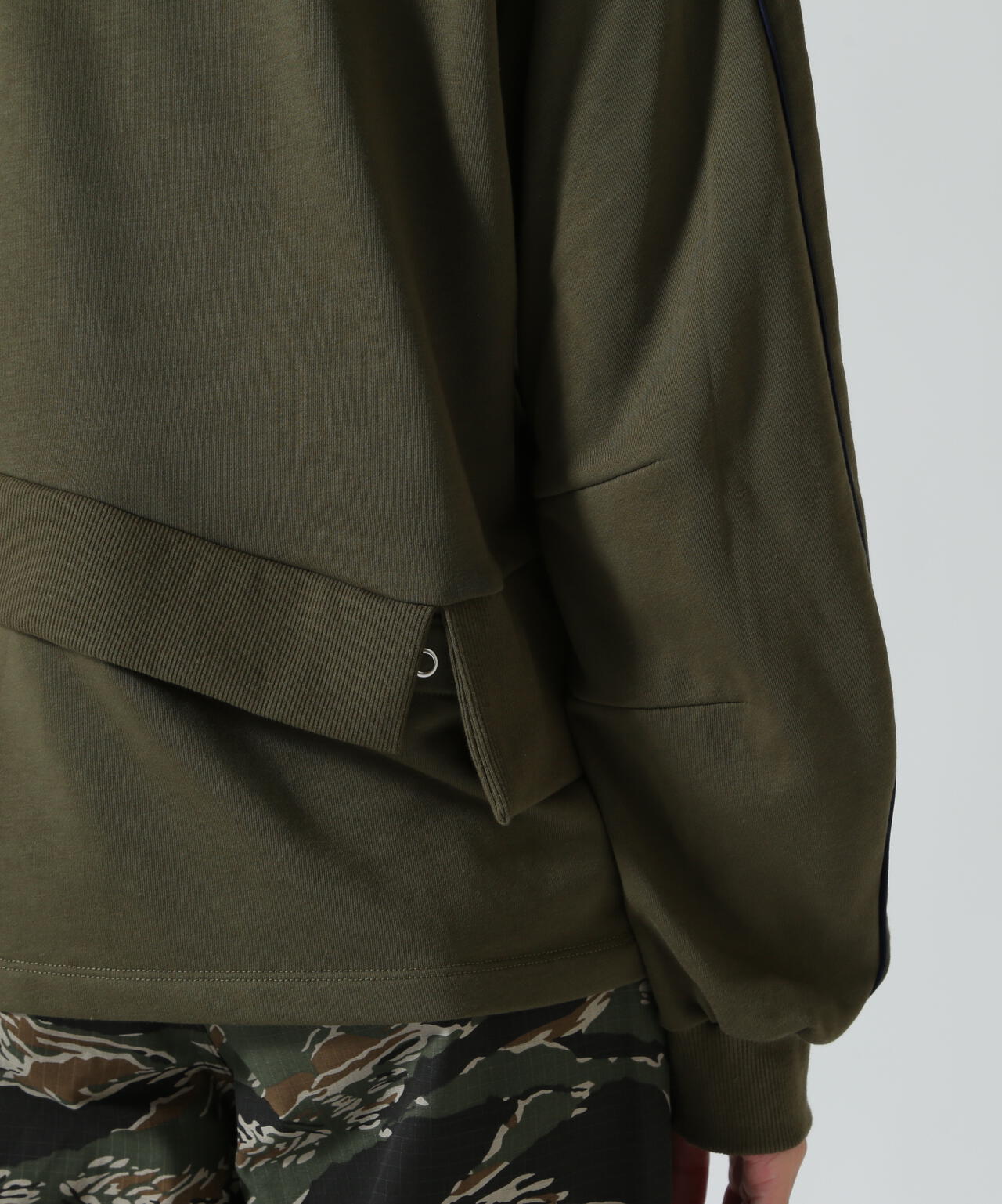 AULA AILA(アウラ アイラ)別注パイピングプルオーバー