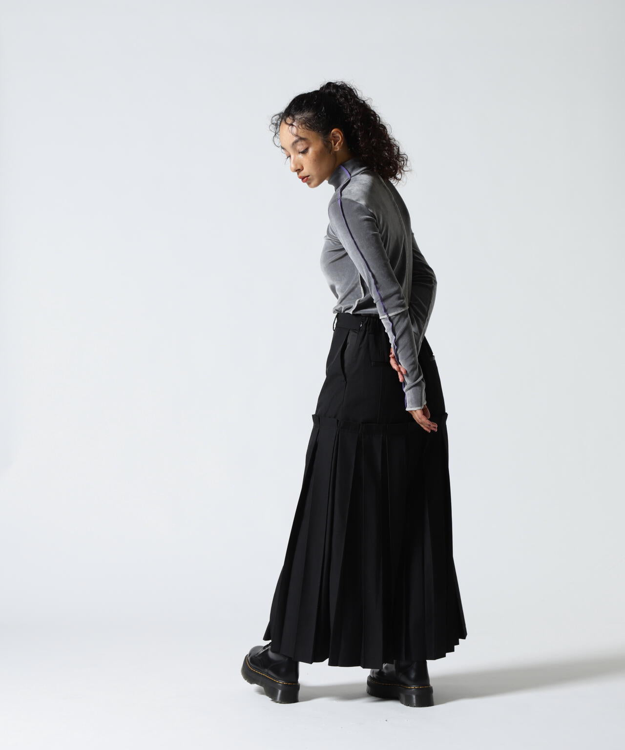 AULA AILA(アウラ アイラ)別注ハイネックベロアTOPS