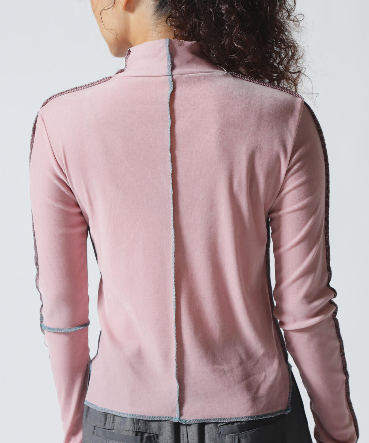 AULA AILA(アウラ アイラ)別注ハイネックベロアTOPS