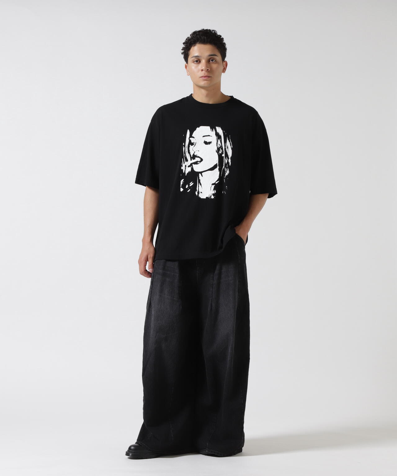 MINEDENIM(マインデニム)Monochrome Two tone Face Crewneck T-SH